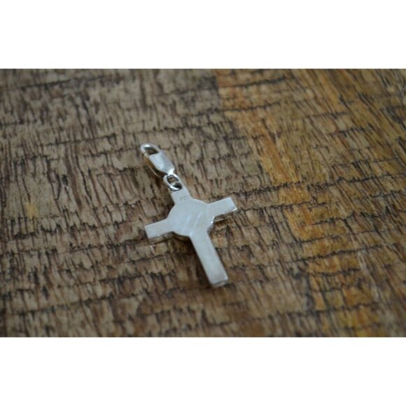 Sterling Silver Jesus on Cross Pendant Christian Religious Necklace Charm 3.9 gm - Picture 4 of 6